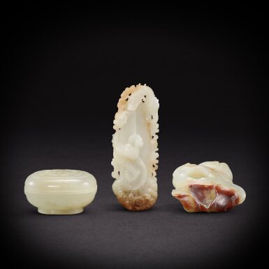 View full screen - View 1 of Lot 6959. Three jade carvings, Qing dynasty, 18th - 20th century | 清十八世紀至二十世紀 玉雕一組三件.