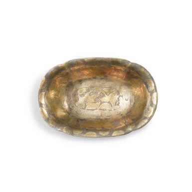 View full screen - View 1 of Lot 3568. A parcel-gilt bronze 'goose' lobbed dish, Tang dynasty | 唐 局部銀鎏金寶相花雙雁紋海棠碟.