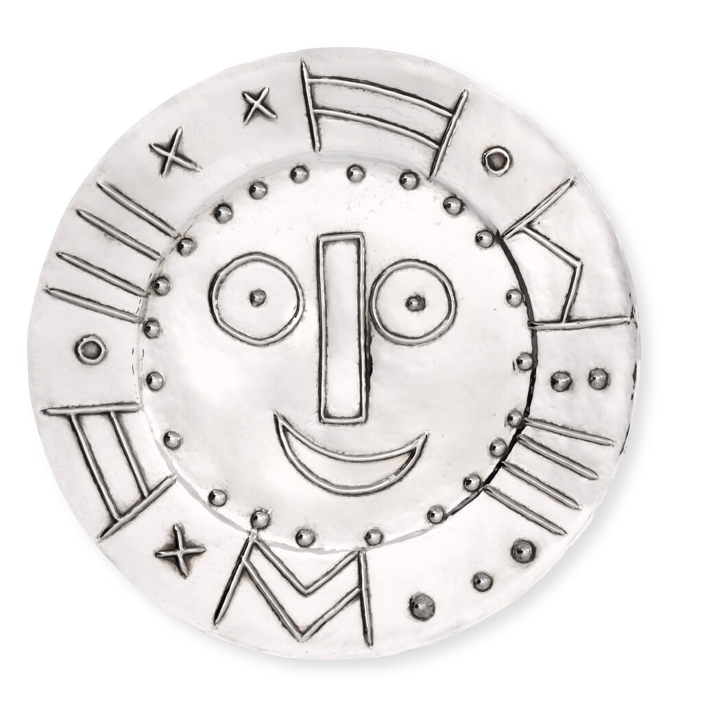 View full screen - View 1 of Lot 44. Tête en forme d’Horloge.