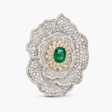 View full screen - View 1 of Lot 1490. Emerald and Diamond Brooch | 4.86克拉 天然「贊比亞」無油祖祖母綠 配 鑽石 胸針.