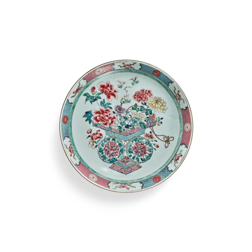 View full screen - View 1 of Lot 957. A famille-rose 'flower basket' charger, Qing dynasty, Yongzheng / early Qianlong period | 清雍正 / 乾隆初 粉彩花籃紋盤.