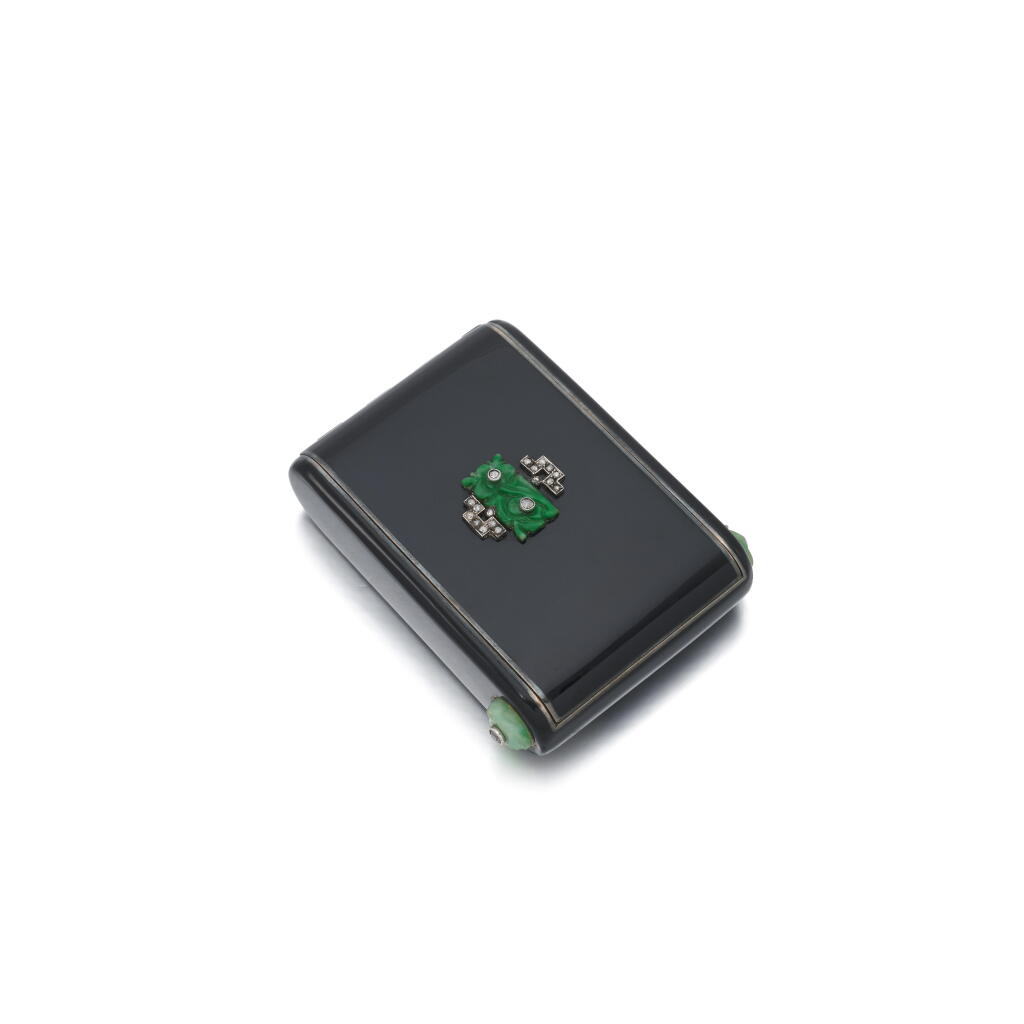 View full screen - View 1 of Lot 34. Lacque, jadeite and diamond compact | Compact in lacca, giadeite e diamanti .