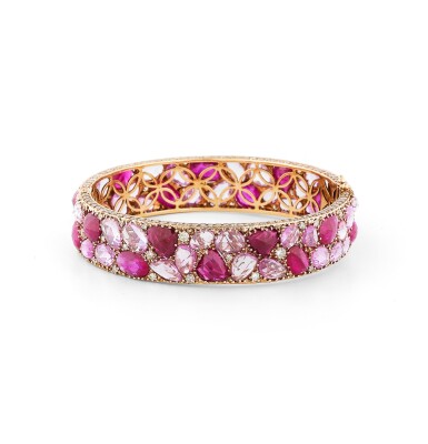 View full screen - View 1 of Lot 147. Bracelet jonc rubis, saphirs roses et diamants | Ruby, pink sapphire and diamond bangle-bracelet.