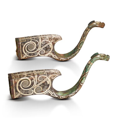 View full screen - View 1 of Lot 3617. A pair of silver-inlaid bronze crossbow fittings, Eastern Zhou dynasty, Warring States period | 東周戰國時期 銅錯銀龍首雲氣紋承弓器一對.