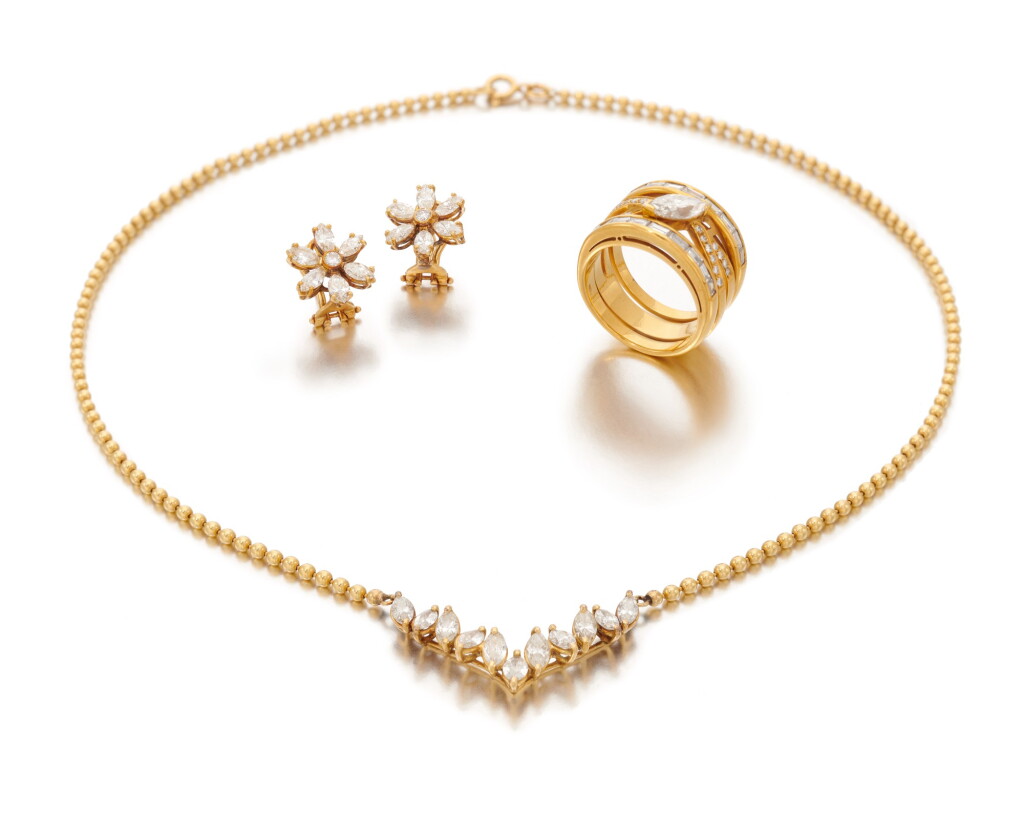 View full screen - View 1 of Lot 168. DIAMOND NECKLACE, PAIR OF EARRINGS AND RING (COLLANA, PAIO DI ORECCHINI E ANELLO IN DIAMANTI) .