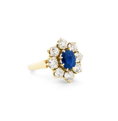 View full screen - View 1 of Lot 6. Bague saphir et diamants | Sapphire and diamond ring.