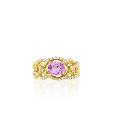 View full screen - View 1 of Lot 155. Bague saphir rose et diamants | Pink sapphire and diamond ring.