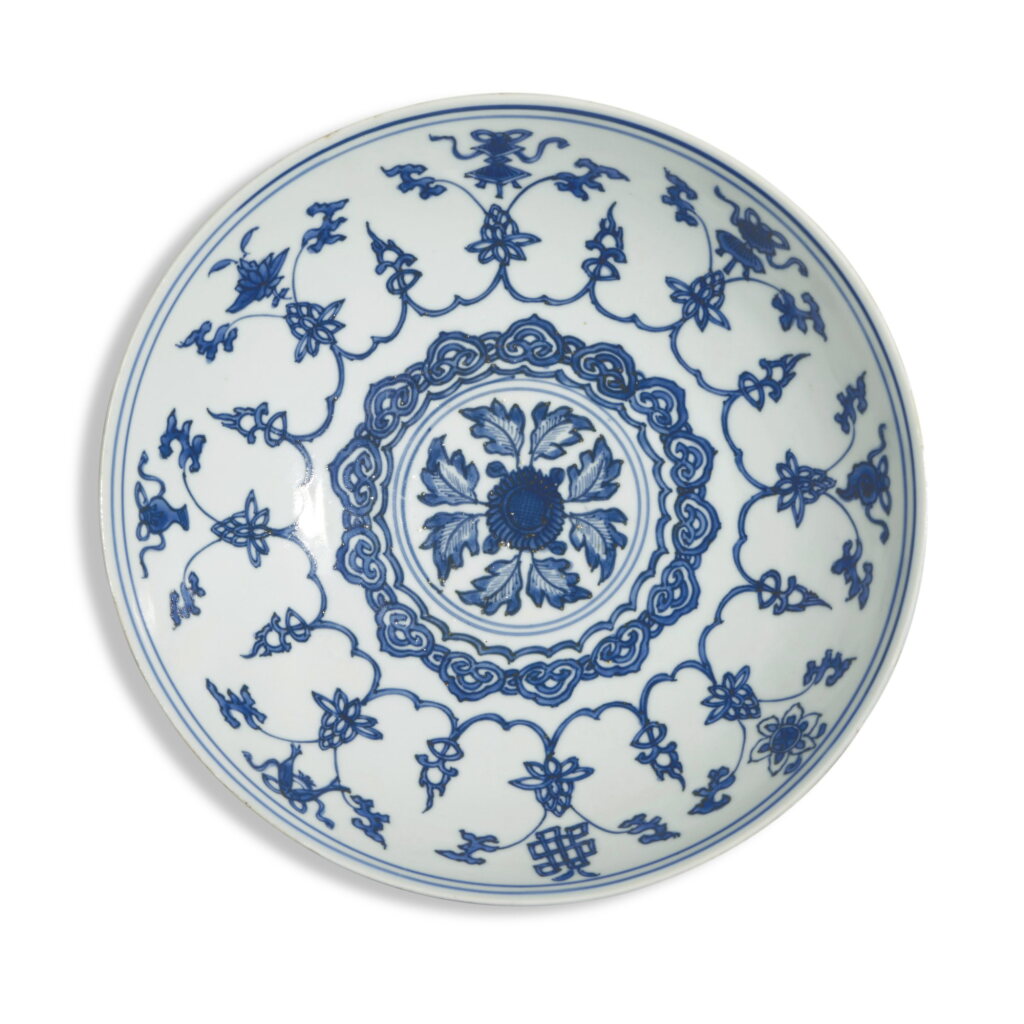 View full screen - View 1 of Lot 12. A blue and white 'Eight Auspicious Emblems' dish, Qing dynasty, Kangxi period | 清康熙 青花八吉祥紋盤.