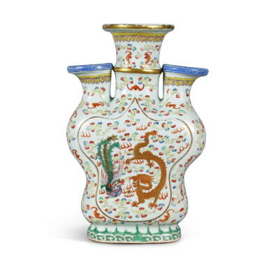 View full screen - View 1 of Lot 997. A gilt-decorated famille-rose 'dragon and phoenix' triple-neck vase, 20th century | 二十世紀 粉彩描金龍鳳紋三連瓶.