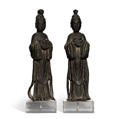 View full screen - View 1 of Lot 50. A pair of bronze figures of female attendants, Ming dynasty, 16th / 17th century | 明十六 / 十七世紀 銅仕女立像一對.