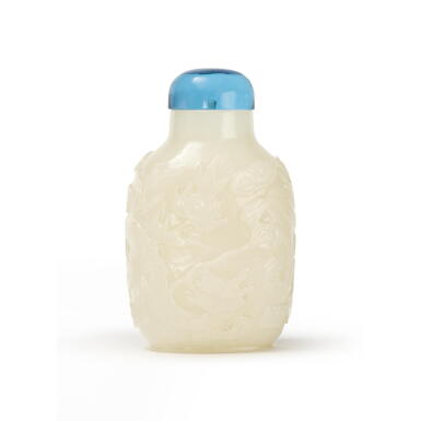 View full screen - View 1 of Lot 801. A white jade 'dragon' snuff bottle, Qing dynasty, 19th century | 清十九世紀 白玉雕龍紋鼻烟壺.