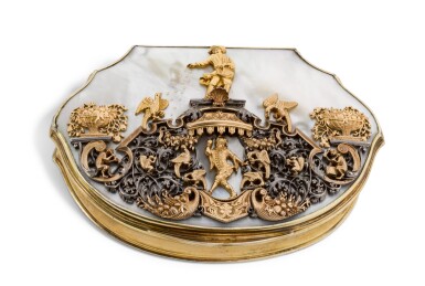 View full screen - View 1 of Lot 19. A silver-gilt snuff box with mother of pearl, gold and silver lid, probably Johann Melchior Dinglinger, Dresden, circa 1720.