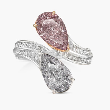 View full screen - View 1 of Lot 1802. Fancy Brownish Purplish Pink Diamond, Fancy Light Gray Diamond and Diamond 'Toi et Moi' Ring | 3.03克拉 彩棕紫粉紅色鑽石 配 2.27克拉 淡彩灰色鑽石 及 鑽石 戒指.