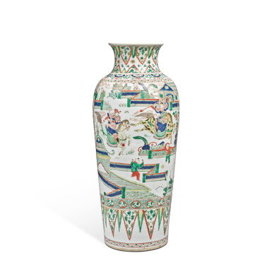 View full screen - View 1 of Lot 658. A large famille-verte 'figural' vase, Qing dynasty, Kangxi period | 清康熙 五彩刀馬人物圖瓶.