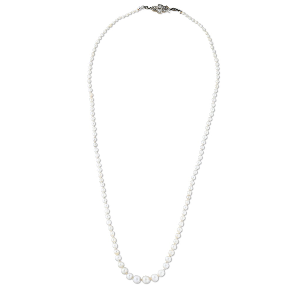 View full screen - View 1 of Lot 333. Collier de perles fines | Natural pearl necklace.