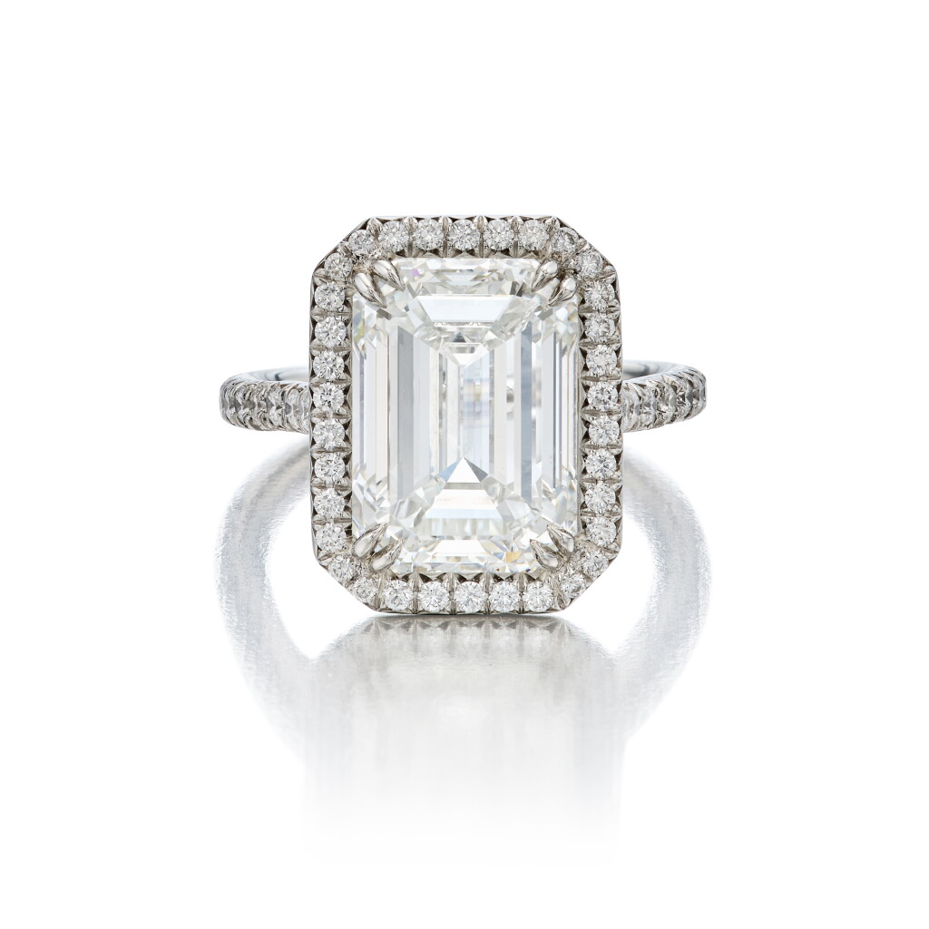 View full screen - View 1 of Lot 8. Diamond Ring.