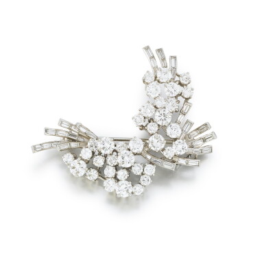 View full screen - View 1 of Lot 341. Broche diamants | Diamond brooch.