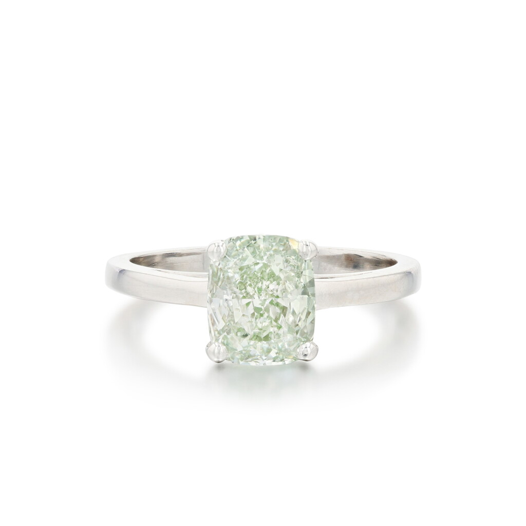 View full screen - View 1 of Lot 172. Bague diamant Fancy Yellowish Green | Fancy Yellowish Green diamond ring.