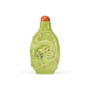 View full screen - View 1 of Lot 831. A molded and lime-green-enameled 'dragon' snuff bottle, Qing dynasty, 19th century | 清十九世紀 檸檬綠釉浮雕龍紋鼻烟壺.