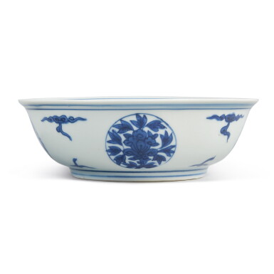 View full screen - View 1 of Lot 523. A BLUE AND WHITE 'MEDALLION' BOWL, WANLI MARK AND PERIOD.