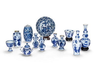 View full screen - View 1 of Lot 187. Ensemble de douze porcelaines bleu blanc Dynastie Qing, XVIIIE siècle | 清十八世紀 青花瓷器 一組十二件 | A group of twelve blue and white porcelains, Qing Dynasty, 18th century.