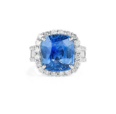View full screen - View 1 of Lot 159. Bague saphir et diamants | Sapphire and diamond ring.