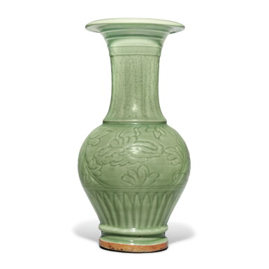View full screen - View 1 of Lot 145. A carved 'Longquan' celadon-glazed 'floral' vase, Ming dynasty | 明 龍泉窰青釉刻纏枝花卉紋大瓶.