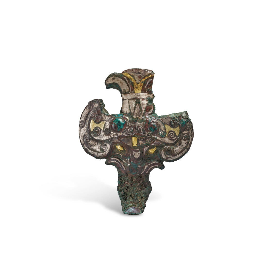 View full screen - View 1 of Lot 877. A gold and silver-inlaid 'phoenix' belt hook, Eastern Zhou dynasty, Warring States period | 東周 戰國 銅錯金銀鳳鳥獸面形帶鉤.