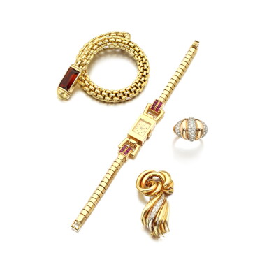 View full screen - View 1 of Lot 972. Collection of jewels, circa 1940.