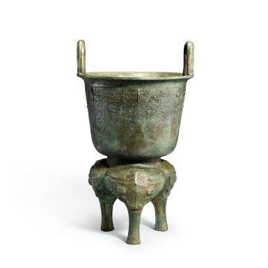 View full screen - View 1 of Lot 535. A bronze 'mask' ritual steamer, yan, Western Zhou dynasty 西周 青銅獸面紋父己甗.