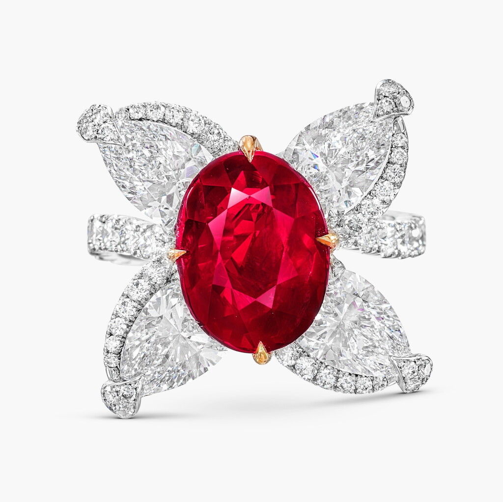 View full screen - View 1 of Lot 1790. Ruby and Diamond Ring | 5.06克拉 天然 「緬甸鴿血紅」未經加熱紅寶石 配 鑽石 戒指.