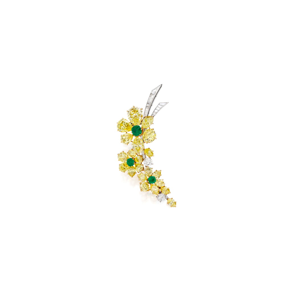 View full screen - View 1 of Lot 470. FANCY INTENSE YELLOW DIAMOND, DIAMOND AND EMERALD BROOCH, VAN CLEEF & ARPELS, PARIS | 濃彩黃色鑽石配鑽石及祖母綠別針,梵克雅寶.