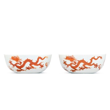 View full screen - View 1 of Lot 406. A pair of iron-red 'dragon' cups, Qing dynasty, 19th century 清十九世紀 礬紅彩龍紋臥足盃一對 《大明成化年製》款.