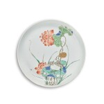 A famille-verte 'egret' dish, Qing dynasty, Kangxi period | 清康熙 五彩路路連科圖盤