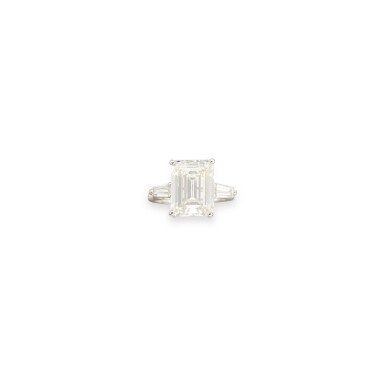 View full screen - View 1 of Lot 37. DIAMOND RING.