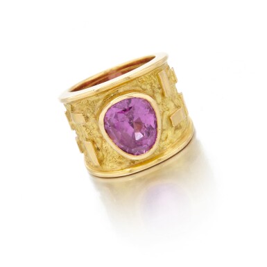 View full screen - View 1 of Lot 121. Pink sapphire ring (Anello con zaffiro rosa).