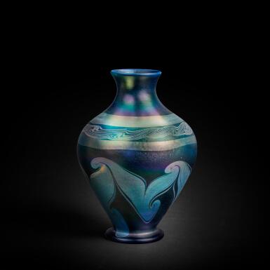 View full screen - View 1 of Lot 10. Vase.