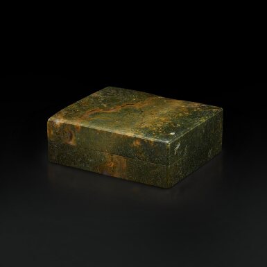 View full screen - View 1 of Lot 3695. A dendritic agate rectangular box and cover, Mark and period of Qianlong | 清乾隆 樹紋瑪瑙長方蓋盒 《大清乾隆年製》 款.