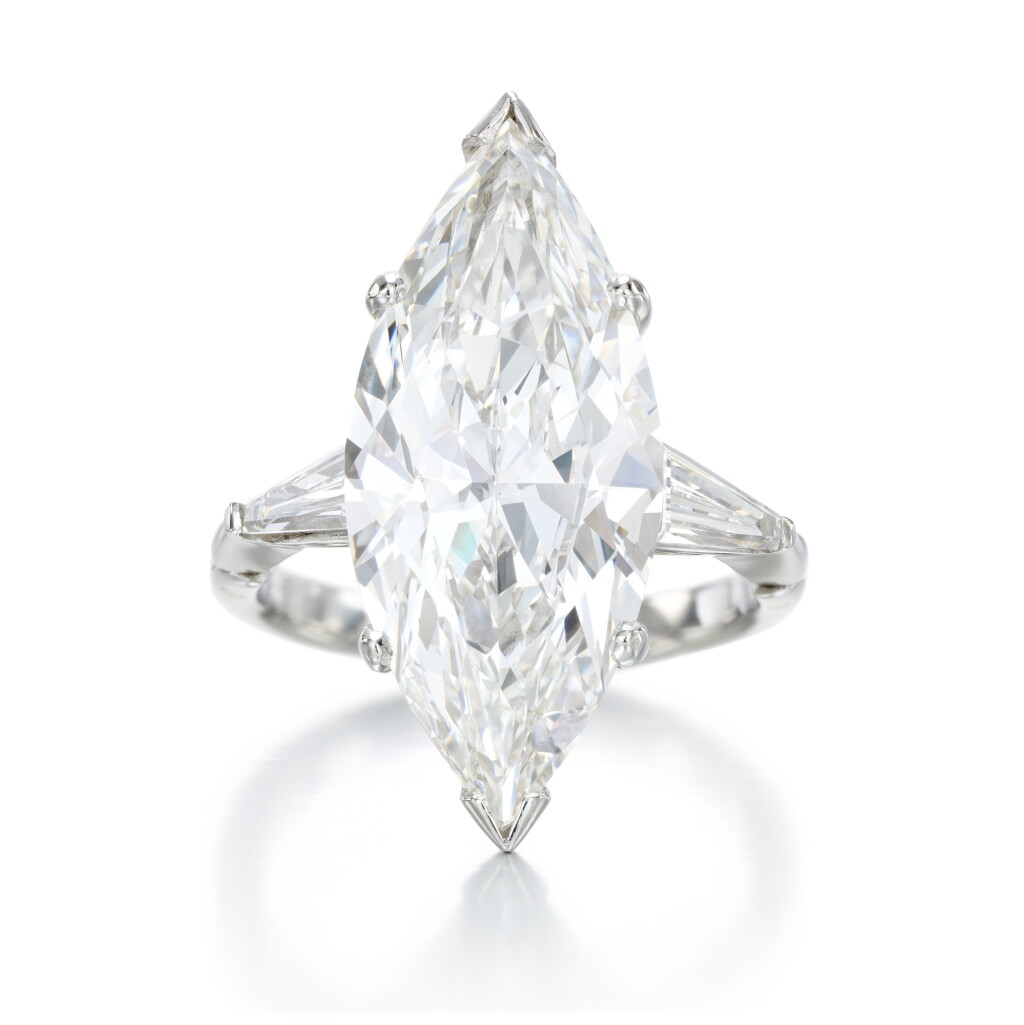 View full screen - View 1 of Lot 181. Diamond ring.