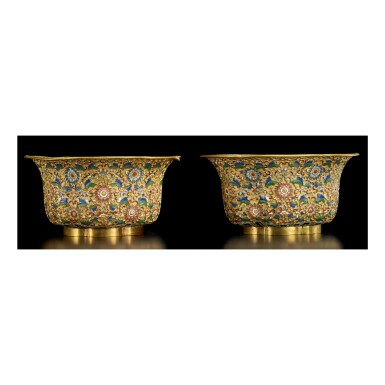 View full screen - View 1 of Lot 261. A pair of champlevé enamel and gilt-bronze jardinieres, Qianlong seal marks and period | 清乾隆 銅鏨胎琺瑯纏枝蓮紋盆景盆一對 《大清乾隆年製》款.