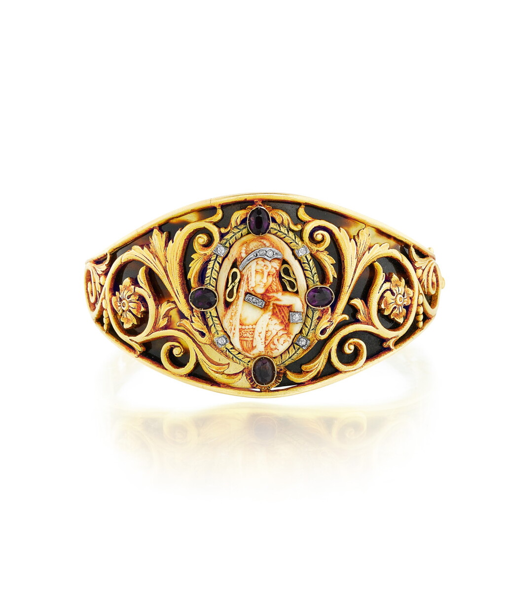 View full screen - View 1 of Lot 15. Bracelet écaille de tortue, ivoire, améthystes et diamants | Tortoiseshell, ivory, amethyst and diamond bracelet.