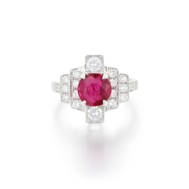 View full screen - View 1 of Lot 728. Bague rubis et diamants | Ruby and diamond ring .