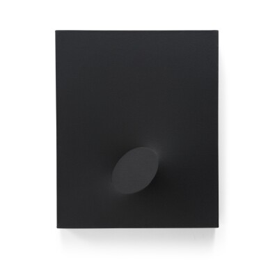 View full screen - View 1 of Lot 43. Un ovale nero.