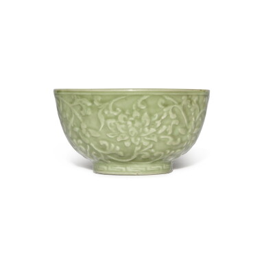 View full screen - View 1 of Lot 165. A carved ‘Longquan' celadon-glazed 'lotus' bowl, Early Ming dynasty | 明初 龍泉窰青釉纏枝蓮紋盌.