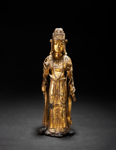 View full screen - View 1 of Lot 118. A magnificent and possibly unique gilt-bronze figure of Avalokiteshvara, Dali Kingdom, 11th / 12th century | 十一 / 十二世紀 大理國 鎏金銅觀世音菩薩立像.