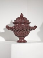 Vase couvert en porphyre d'Egypte sculpté, travail italien, Rome, possiblement par Silvio Calci, Rome, milieu du XVIIe siècle