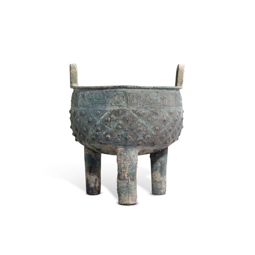 View full screen - View 1 of Lot 708. A bronze ritual food vessel, ding, Late Shang dynasty | 商晚期 青銅幾何乳丁鳳鳥紋圓鼎.