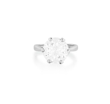 View full screen - View 1 of Lot 212. Bague diamant | Diamond ring.