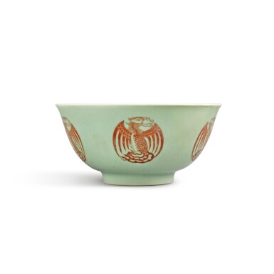 View full screen - View 1 of Lot 868. A celadon-ground iron-red-decorated 'phoenix medallion' bowl, Seal mark and period of Qianlong | 清乾隆 豆青地礬紅彩團鳳紋盌 《大清乾隆年製》款.