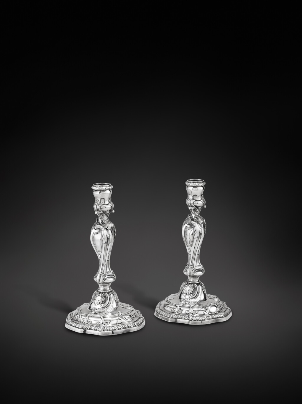 View full screen - View 1 of Lot 26. A pair of silver candlesticks, Louis Regnard, Paris, 1745-1746 | Paire de flambeaux en argent par Louis Regnard, Paris, 1745-1746 .
